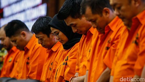 Tampang 9 Pelaku Pembobol Rekening Bank BUMN Rp204 Miliar