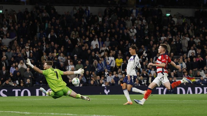 Soccer Football - Carabao Cup - Third Round - Tottenham Hotspur v Doncaster Rovers - Tottenham Hotspur Stadium, London, Britain - September 24, 2025 Tottenham Hotspurs Brennan Johnson scores their third goal Action Images via Reuters/Andrew Couldridge EDITORIAL USE ONLY. NO USE WITH UNAUTHORIZED AUDIO, VIDEO, DATA, FIXTURE LISTS, CLUB/LEAGUE LOGOS OR LIVE SERVICES. ONLINE IN-MATCH USE LIMITED TO 120 IMAGES, NO VIDEO EMULATION. NO USE IN BETTING, GAMES OR SINGLE CLUB/LEAGUE/PLAYER PUBLICATIONS. PLEASE CONTACT YOUR ACCOUNT REPRESENTATIVE FOR FURTHER DETAILS..