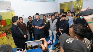 Waka DPR ke Bandung Barat Usai Siswa Keracunan MBG, Singgung Pengawasan Lemah