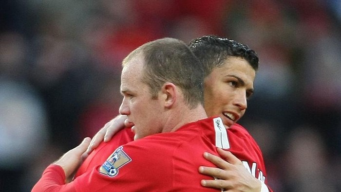 MANCHESTER, ENGLAND - APRIL 25: Wayne Rooney and Cristiano Ronaldo of Manchester United celebrate at the final whistle of the Barclays Premier League match between Manchester United and Tottenham Hotspur at Old Trafford on April 25 2009, in Manchester, England. (Photo by Tom Purslow/Manchester United via Getty Images)