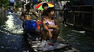 Badai Tropis Bualoi Rendam Laguna, Warga Gunakan Rakit Darurat