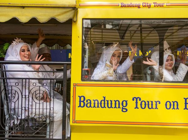 Bahagianya 10 Pasangan Ikut Nikah Gratis di Bandung