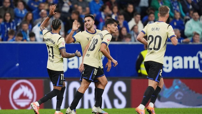 OVIEDO, SPAIN - SEPTEMBER 25: Eric Garcia of FC Barcelona (second from left) celebrates scoring his sides first goal with teammates Raphinha and Gerard Martin during the LaLiga EA Sports match between Real Oviedo and FC Barcelona at Carlos Tartiere on September 25, 2025 in Oviedo, Spain. (Photo by Juan Manuel Serrano Arce/Getty Images)