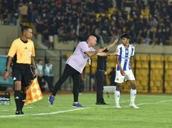 Ujian Berat Persib di Markas PSM: Tanpa Bojan, Barba, dan Lucho