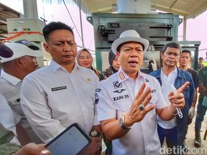 Bupati Dadang Larang ASN Flexing: Saat Ini Bukan Waktunya Pamer! Bupati Dadang Larang ASN Flexing: Saat Ini Bukan Waktunya Pamer!