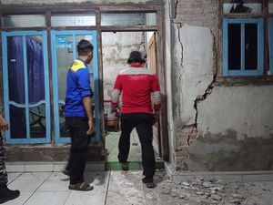 50 Rumah Rusak Akibat Gempa M5,7 di Situbondo 50 Rumah Rusak Akibat Gempa M5,7 di Situbondo