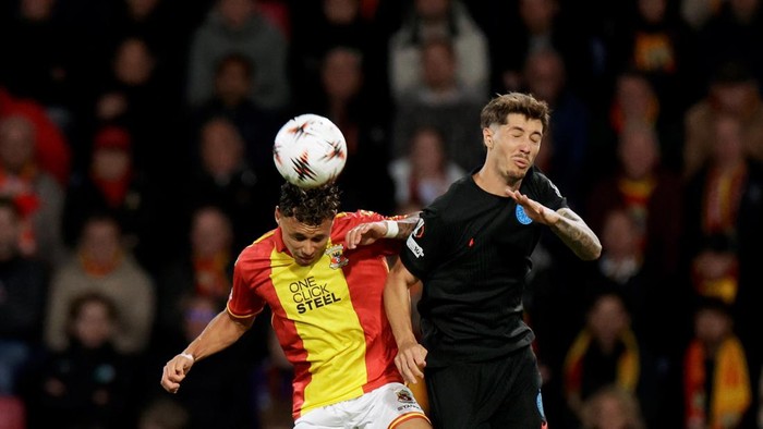 DEVENTER, NETHERLANDS - SEPTEMBER 25: (L-R) Dean James of Go Ahead Eagles, David Miculescu of FCSB  during the UEFA Europa League   match between Go Ahead Eagles v FCSB at the De Adelaarshorst on September 25, 2025 in Deventer Netherlands (Photo by Geert van Erven/Soccrates/Getty Images)