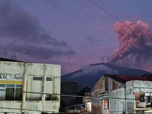 Gunung Marapi Erupsi Lagi, Semburkan Abu Vulkanik Setinggi 1.000 Meter