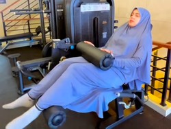 8 Potret Fairuz A Rafiq Pakai Hijab Syari Saat Nge-Gym, Banjir Pujian