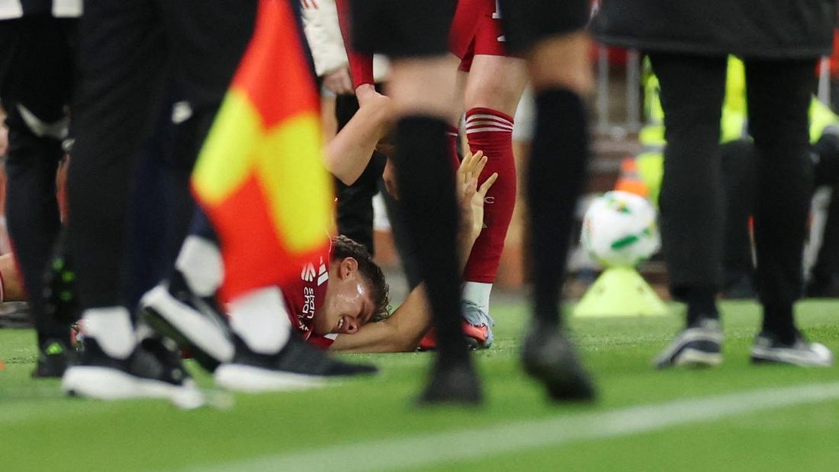 Giovanni cedera ligamen lutut, absen setahun. (Foto: REUTERS/Phil Noble)