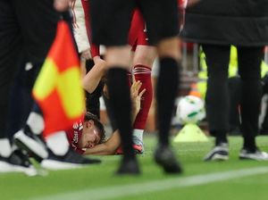 Bek Muda Liverpool Leoni Cedera ACL, Absen Setahun Bek Muda Liverpool Leoni Cedera ACL, Absen Setahun