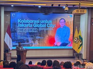 Kelakar Pramono di Unpad, Tak Rayakan Pakai Kaus Oblong Jika Persija Juara Kelakar Pramono di Unpad, Tak Rayakan Pakai Kaus Oblong Jika Persija Juara