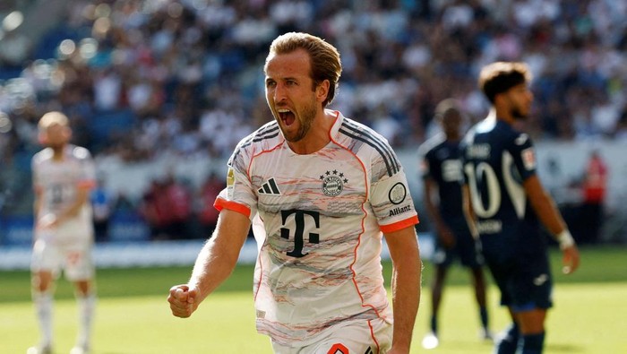 Soccer Football - Bundesliga - TSG 1899 Hoffenheim v Bayern Munich - PreZero Arena, Sinsheim, Germany - September 20, 2025 Bayern Munichs Harry Kane celebrates scoring their first goal REUTERS/Heiko Becker DFL REGULATIONS PROHIBIT ANY USE OF PHOTOGRAPHS AS IMAGE SEQUENCES AND/OR QUASI-VIDEO.     TPX IMAGES OF THE DAY
