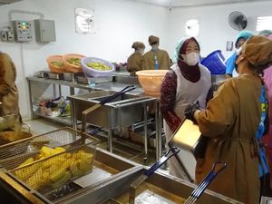 Tinjau Dapur SPPG di Jambi, Hesti Tekankan MBG Sesuai Standar Gizi Nasional