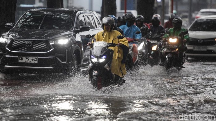 Siap-siap Payung! Wilayahmu Kena Imbas Siklon Bualoi?