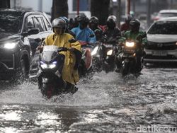 Peringatan Dini Cuaca Ekstrem BMKG 8-10 Oktober, Hujan Lebat-Angin Kencang