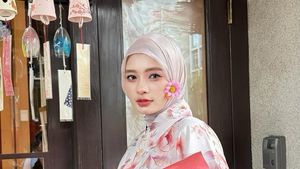Foto Liburannya Inara Rusli di Jepang, Cantik Pakai Kimono