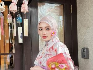 Foto Liburannya Inara Rusli di Jepang, Cantik Pakai Kimono Foto Liburannya Inara Rusli di Jepang, Cantik Pakai Kimono