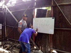 Iptu Bastian Tuhuteru, Mengabdi Jadi Pendidik bagi Masyarakat Adat Buru Selatan