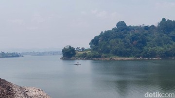 Operasional Proyek Mundur, Pengelola PLTS Terapung Saguling Ngadu ke Purbaya