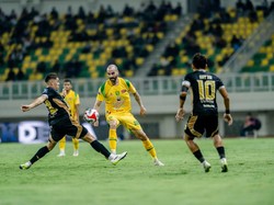 Main 10 Pemain, Persebaya Tahan Imbang Dewa United 1-1