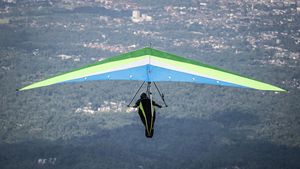 Langit Telomoyo Jadi Arena Adu Terbang, 34 Atlet Gantole Unjuk Gigi