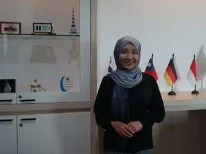 Keren! Mahasiswa Thailand Lanjut Kuliah di Surabaya pada Usia 56 Tahun Keren! Mahasiswa Thailand Lanjut Kuliah di Surabaya pada Usia 56 Tahun