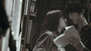 Chun Woo Hee Curi-curi Cium Song Joong Ki di Episode My Youth Malam Ini