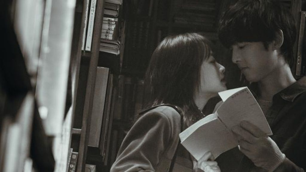 Chun Woo Hee Curi-curi Cium Song Joong Ki di Episode My Youth Malam Ini Chun Woo Hee Curi-curi Cium Song Joong Ki di Episode My Youth Malam Ini