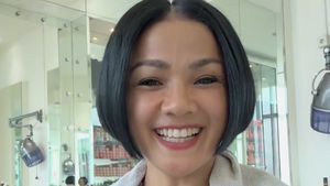 Nirina Zubir Potong Rambut Pendek Buat Didonasikan