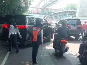 Bikin Macet, Parkir Liar Depan Labschool Rawamangun Diusir Dishub Bikin Macet, Parkir Liar Depan Labschool Rawamangun Diusir Dishub