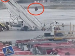 Viral Petugas Qatar Airways Lempar Barang Keluar Pesawat, Netizen Pro-Kontra