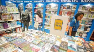 Ribuan Judul Buku Jadi Incaran Pengunjung IIBF ke-45