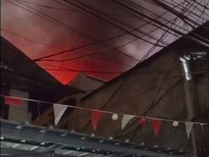 Kebakaran Rumah di Kuningan Jaksel, 19 Mobil Damkar Dikerahkan Kebakaran Rumah di Kuningan Jaksel, 19 Mobil Damkar Dikerahkan