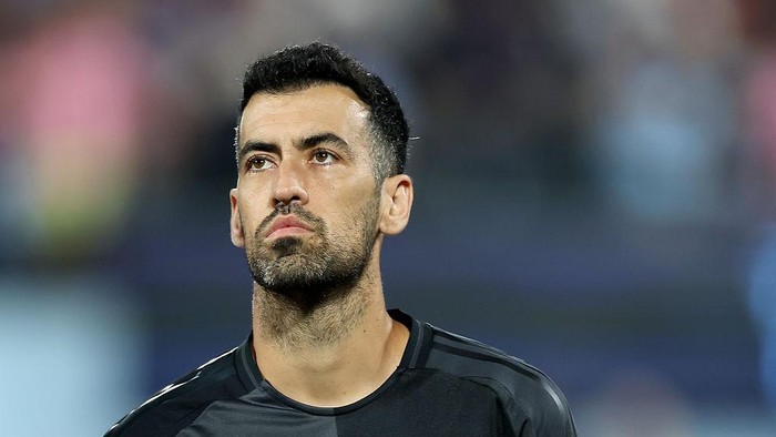 NEW YORK, NEW YORK - SEPTEMBER 24:  Sergio Busquets #5 of Inter Miami CF stands on the field before the match against New York City FC at Citi Field on September 24, 2025 in the Flushing neighborhood of the Queens borough of New York City. (Photo by Elsa/Getty Images)