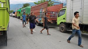 Solar Subsidi Langka, Antrean Truk Mengular di SPBU Palu