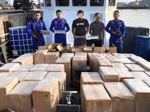 Kapal Baharkam Polri Gagalkan Penyelundupan Rokok Ilegal dari Batam ke Riau