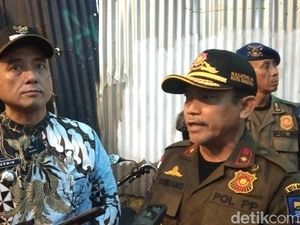 Erwin Geram Saat Temukan Reklame Ilegal di Bandung Erwin Geram Saat Temukan Reklame Ilegal di Bandung