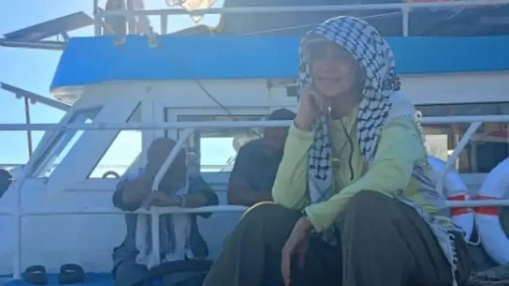 Potret Wanda Hamidah Terdampar di Italia, Optimis Kapal Bakal Berlayar ke Gaza Potret Wanda Hamidah Terdampar di Italia, Optimis Kapal Bakal Berlayar ke Gaza