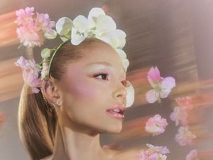 Ariana Grande Rilis Koleksi Makeup Bertema Wicked Lewat R.E.M Beauty Ariana Grande Rilis Koleksi Makeup Bertema Wicked Lewat R.E.M Beauty