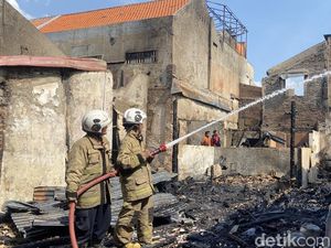 8 Rumah di Kampung Inggris-Kulitan Semarang Terbakar, 10 Damkar Dikerahkan 8 Rumah di Kampung Inggris-Kulitan Semarang Terbakar, 10 Damkar Dikerahkan