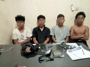 Mabuk Miras lalu Bikin Onar di Pantai, 4 Mahasiswa Sumba Diamuk Massa Mabuk Miras lalu Bikin Onar di Pantai, 4 Mahasiswa Sumba Diamuk Massa