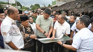 15 Tahun Dinanti Warga, Gubsu Bobby Janji Perbaiki Jalan di Bahorok Langkat