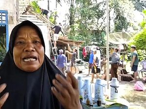 Rumah Jasmini Ambruk Akibat Gempa Tanggamus Jelang Tahlilan Suami Rumah Jasmini Ambruk Akibat Gempa Tanggamus Jelang Tahlilan Suami