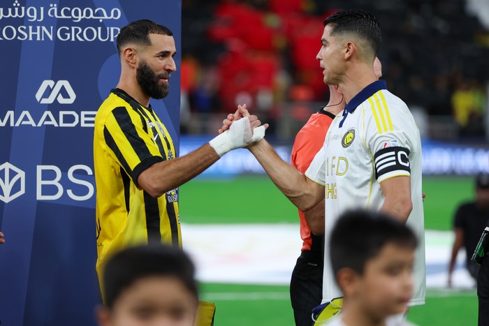 JEDDAH, SAUDI ARABIA - SEPTEMBER 26: Karim Benzema of Al Ittihad and Cristiano Ronaldo of Al Nassr prior the Saudi Pro League match between Al Ittihad and Al Nassr at King Abdullah Sports City on September 26, 2025 in Jeddah, Saudi Arabia. (Photo by Yasser Bakhsh/Getty Images)