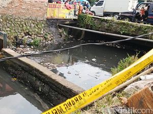 Semangat Bersih-bersih Sungai yang Berujung Temuan Mayat di Dayeuhkolot Semangat Bersih-bersih Sungai yang Berujung Temuan Mayat di Dayeuhkolot