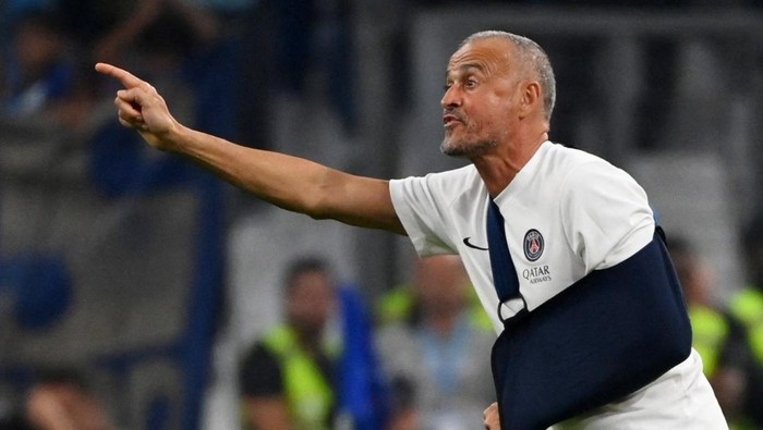 Soccer Football - Ligue 1 - Olympique de Marseille v Paris St Germain - Orange Velodrome, Marseille, France - September 22, 2025 Paris St Germain coach Luis Enrique reacts REUTERS/Alexandre Dimou