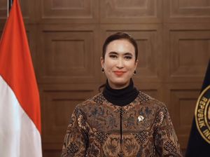 Menpar Widiyanti Respons Isu Mandi Pakai Air Galon Saat Kunker Menpar Widiyanti Respons Isu Mandi Pakai Air Galon Saat Kunker