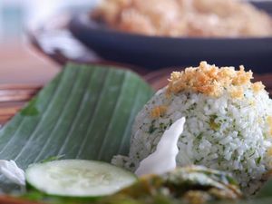 Resep Nasi Daun Jeruk yang Gurih Simpel Pakai Rice Cooker Resep Nasi Daun Jeruk yang Gurih Simpel Pakai Rice Cooker