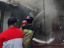 Kebakaran Landa Permukiman Padat Penduduk di Medan Timur